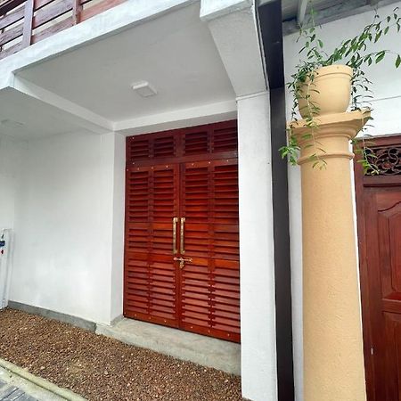 Komox Gedara Galle Luaran gambar