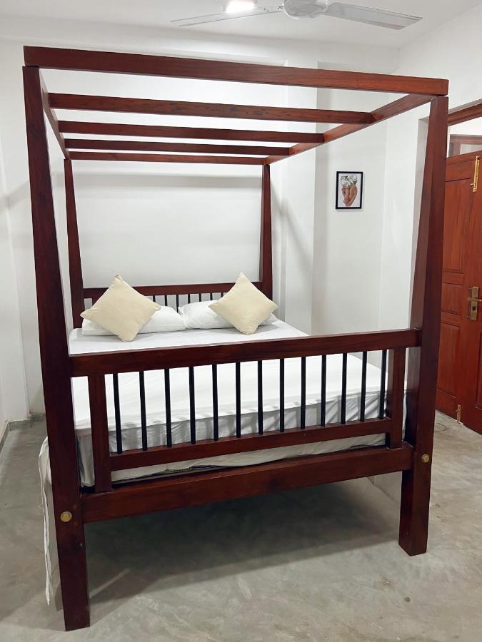 Komox Gedara Galle Luaran gambar