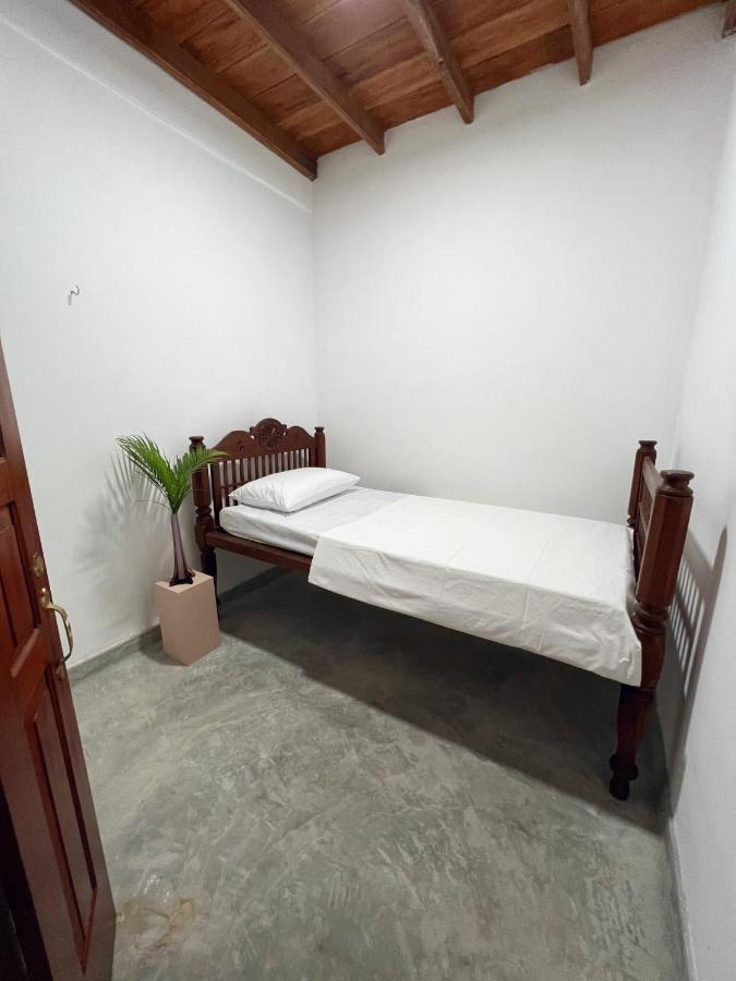 Komox Gedara Galle Luaran gambar