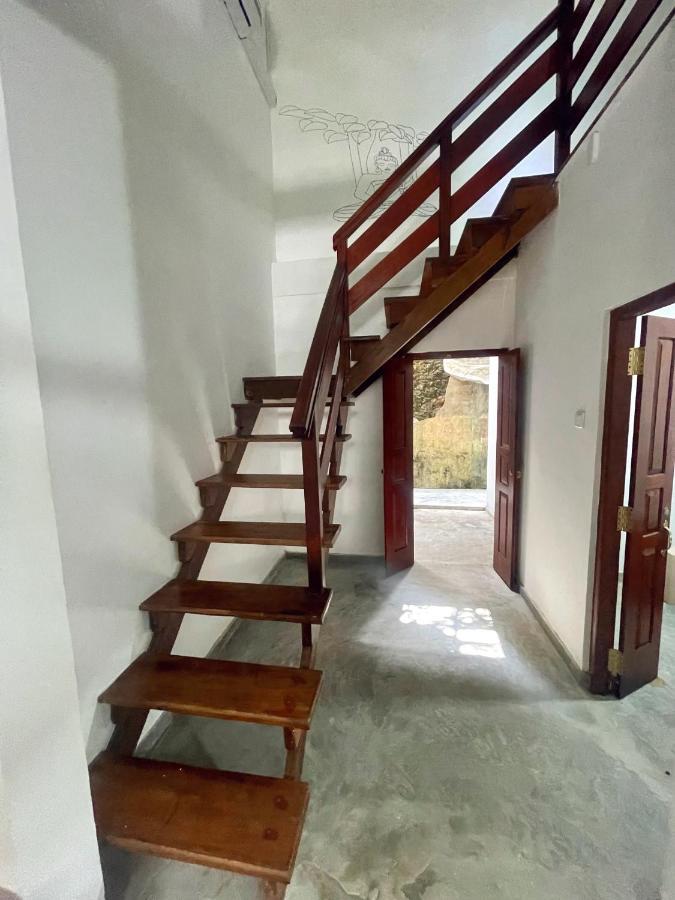 Komox Gedara Galle Luaran gambar